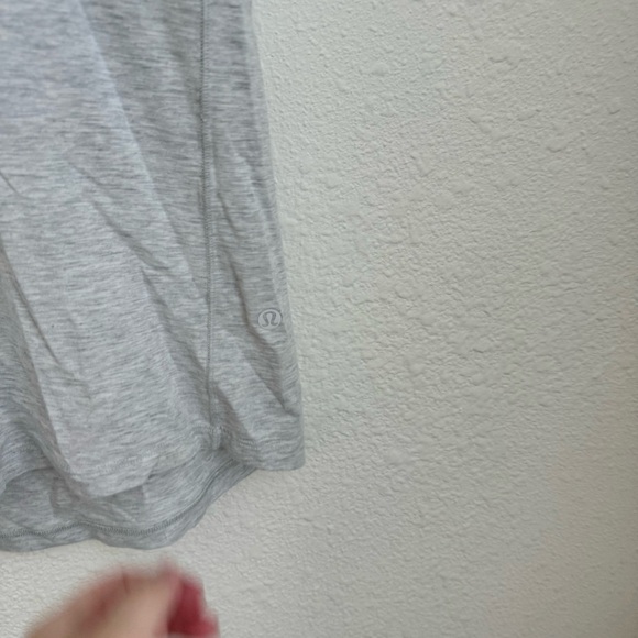 Lululemon 5 Year Basic Tee *Updated Fit
Heathered Core Ultra Light Grey - Picture 3 of 4